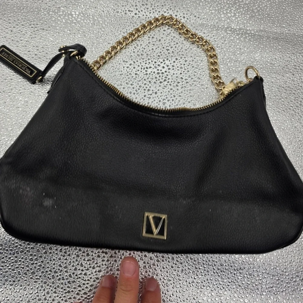 Victorias Secret Bond Street London Black Pebbled Gold‎ Chain Shoulder Bag O2